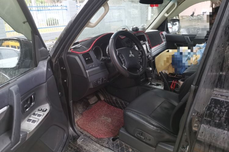 Used Mitsubishi Pajero 2014 3.0L Elite Upgrade Edition Driver Seat