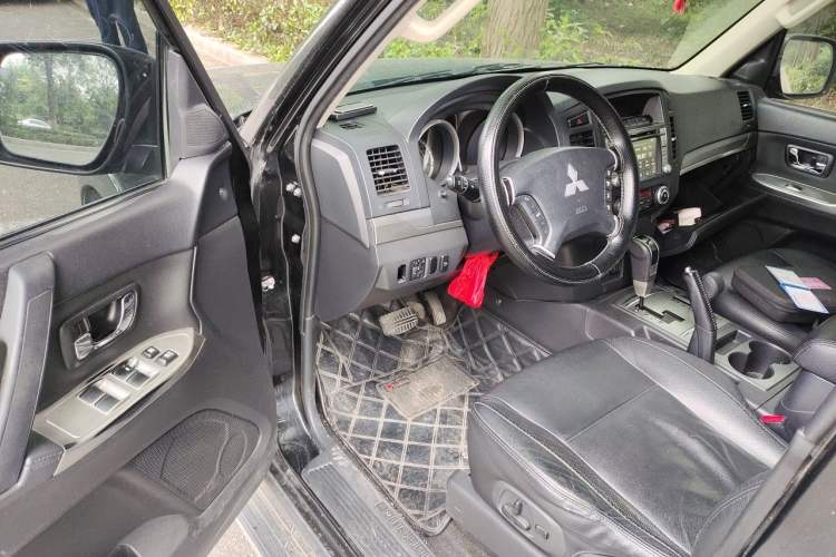 Used Mitsubishi Pajero 2014 3.0L Elite Edition Driver Seat