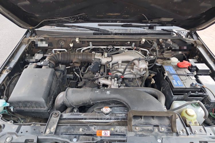 Used Mitsubishi Pajero 2014 3.0L Luxury Edition Engine Bay