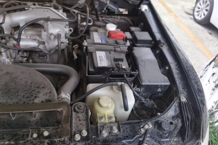Used Mitsubishi Pajero 2014 3.0L Elite Upgrade Edition Engine Bay Left