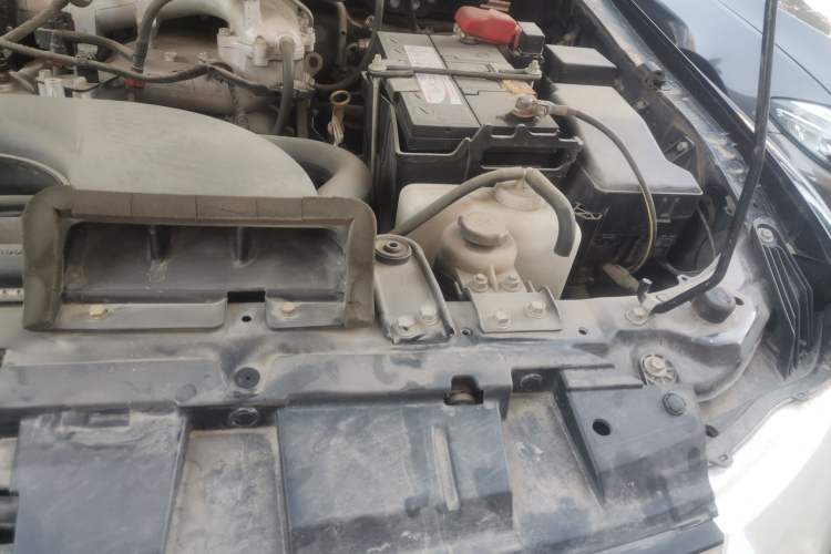 Used Mitsubishi Pajero 2014 3.0L Elite Edition Engine Bay Left