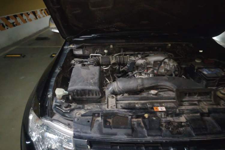 Used Mitsubishi Pajero 2014 3.0L Elite Upgrade Edition Engine Bay Right