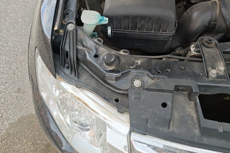 Used Mitsubishi Pajero 2014 3.0L Luxury Edition Engine Bay Right