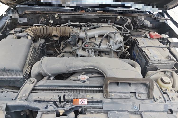 Used Mitsubishi Pajero 2014 3.0L Elite Upgrade Edition Engine Bay