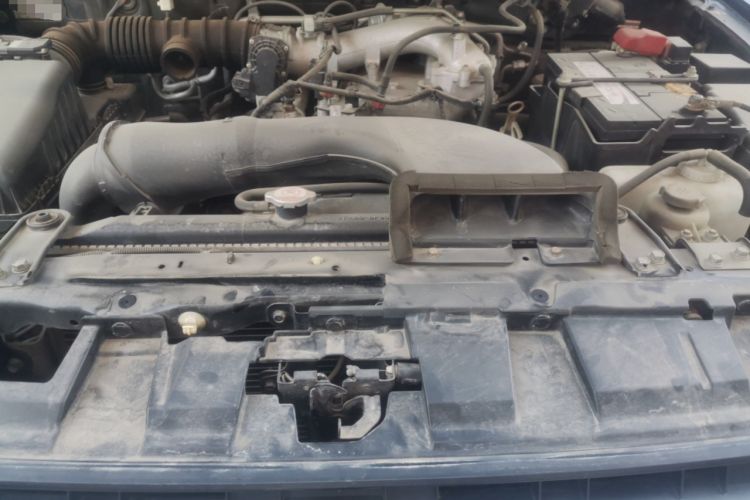 Used Mitsubishi Pajero 2014 3.0L Elite Edition Engine Bay