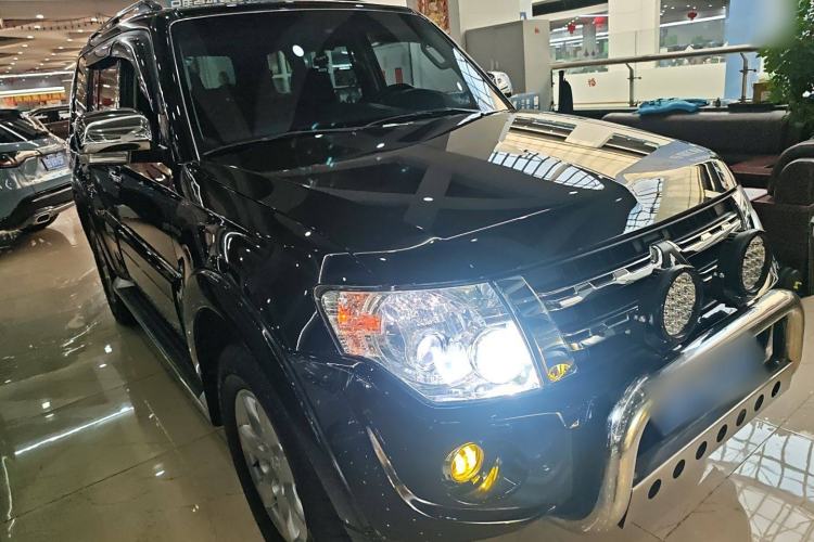Used Mitsubishi Pajero 2014 3.0L Elite Edition Exterior 2