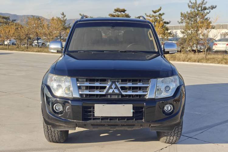 Used Mitsubishi Pajero 2014 3.0L Elite Edition Exterior 2