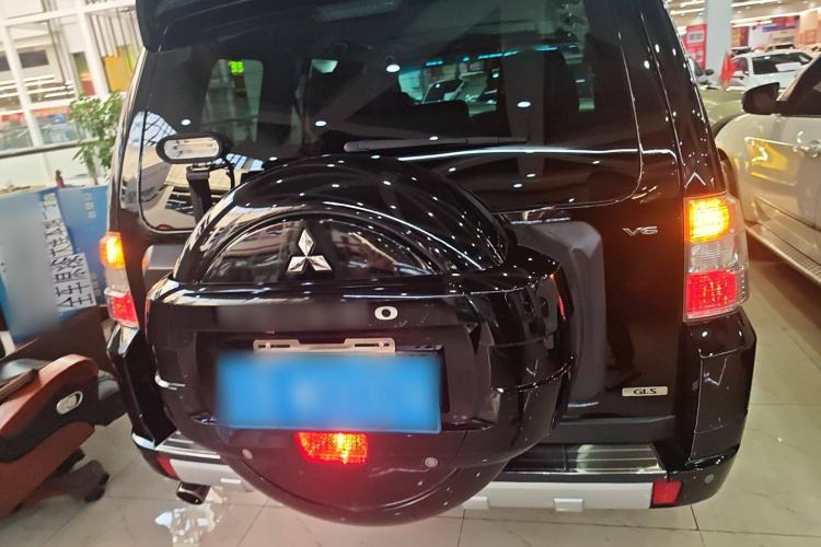 Used Mitsubishi Pajero 2014 3.0L Elite Edition Exterior 4