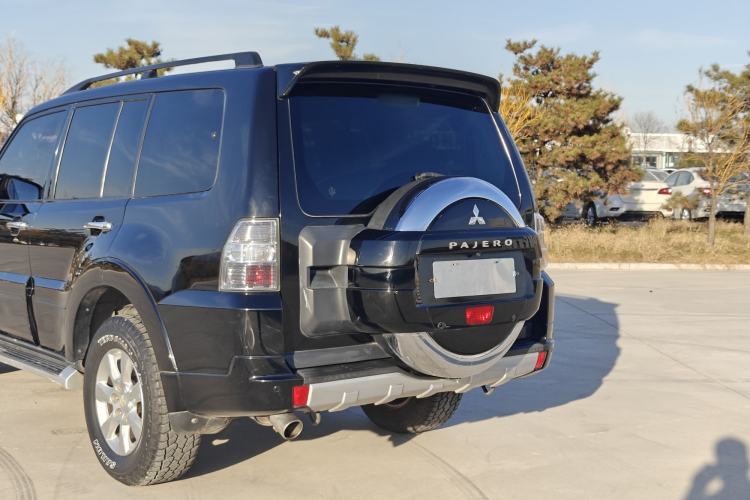 Used Mitsubishi Pajero 2014 3.0L Elite Edition Exterior 4