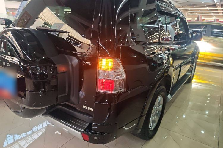Used Mitsubishi Pajero 2014 3.0L Elite Edition Exterior 5