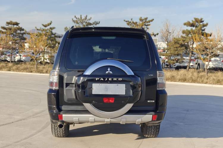 Used Mitsubishi Pajero 2014 3.0L Elite Edition Exterior 5