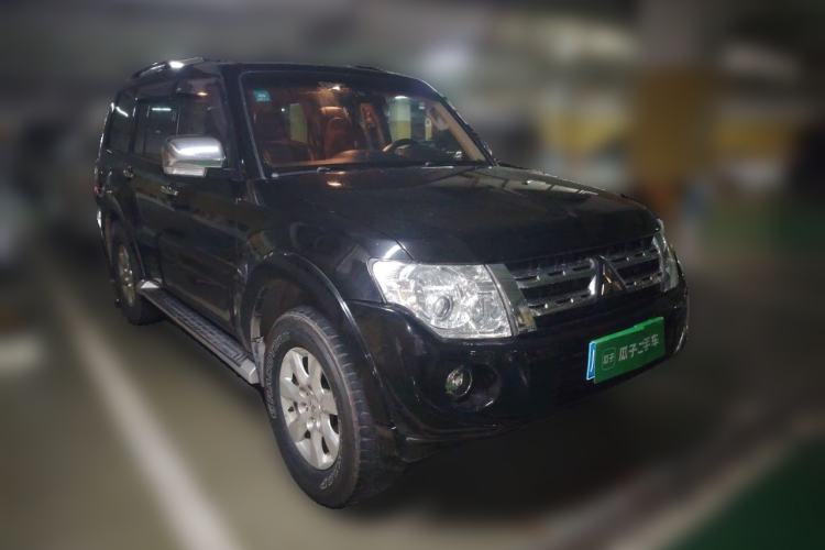Used Mitsubishi Pajero 2014 3.0L Elite Upgrade Edition Front Right 45 Deg