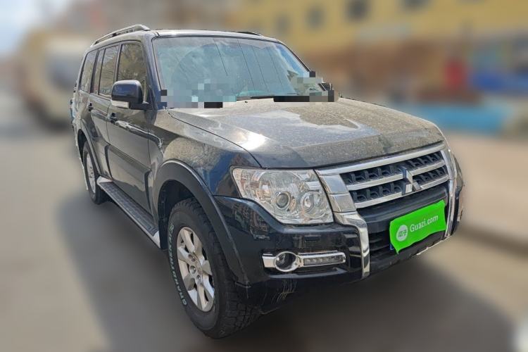 Used Mitsubishi Pajero 2014 3.0L Luxury Edition Front Right 45 Deg