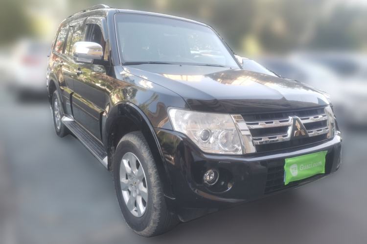 Used Mitsubishi Pajero 2014 3.0L Elite Edition Front Right 45 Deg