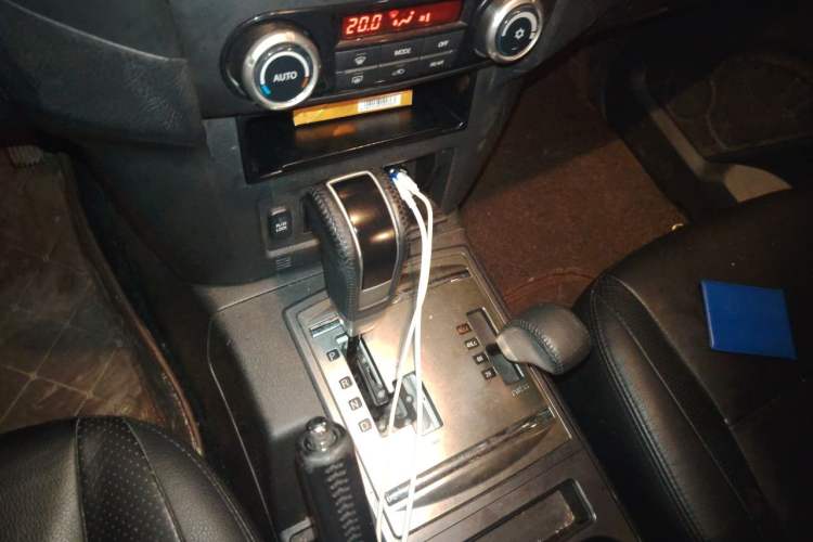 Used Mitsubishi Pajero 2014 3.0L Elite Upgrade Edition Gear Lever