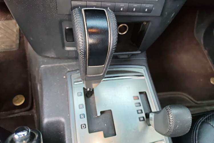 Used Mitsubishi Pajero 2014 3.0L Luxury Edition Gear Lever