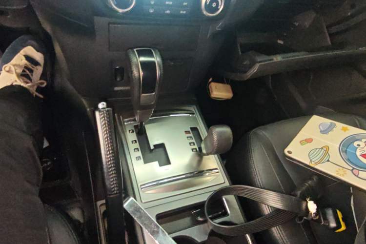 Used Mitsubishi Pajero 2014 3.0L Elite Edition Gear Lever
