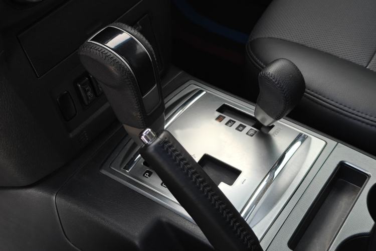 Used Mitsubishi Pajero 2014 3.0L Elite Edition Gear Lever