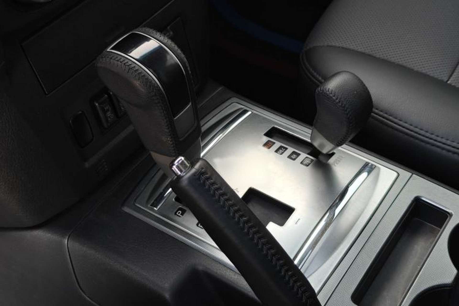 Used Mitsubishi Pajero 2014 3.0L Elite Edition Gear Lever