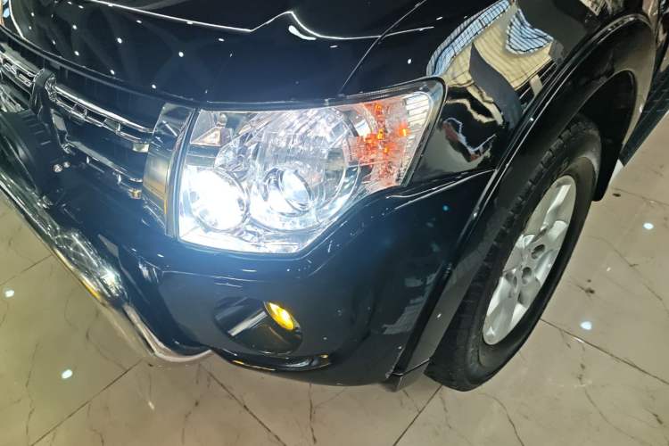 Used Mitsubishi Pajero 2014 3.0L Elite Edition Left Front Headlight
