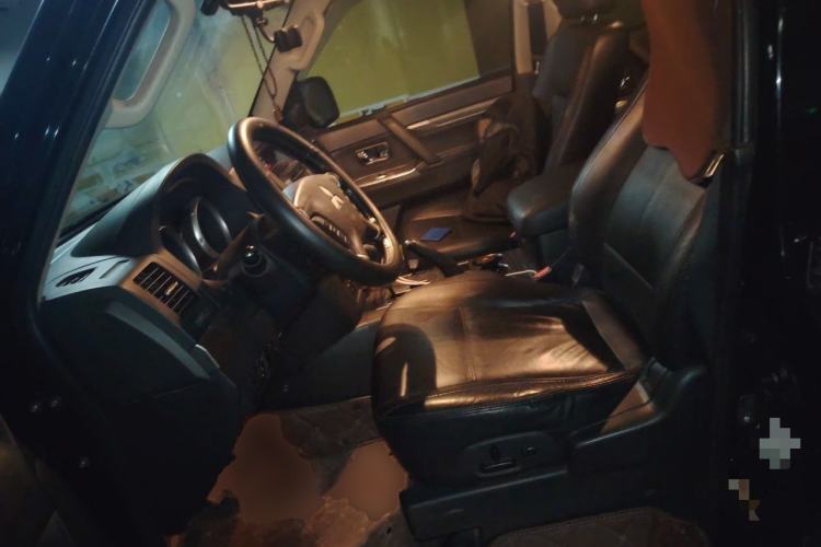 Used Mitsubishi Pajero 2014 3.0L Elite Upgrade Edition Left Front Seat