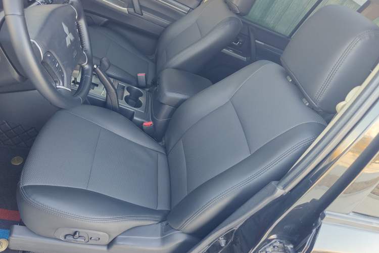 Used Mitsubishi Pajero 2014 3.0L Elite Edition Left Front Seat
