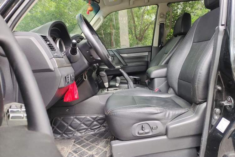 Used Mitsubishi Pajero 2014 3.0L Elite Edition Left Front Seat