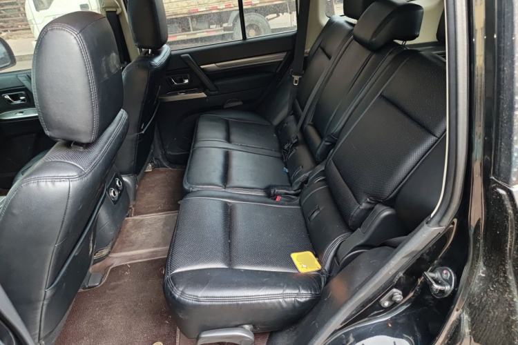 Used Mitsubishi Pajero 2014 3.0L Luxury Edition Left Rear Seat