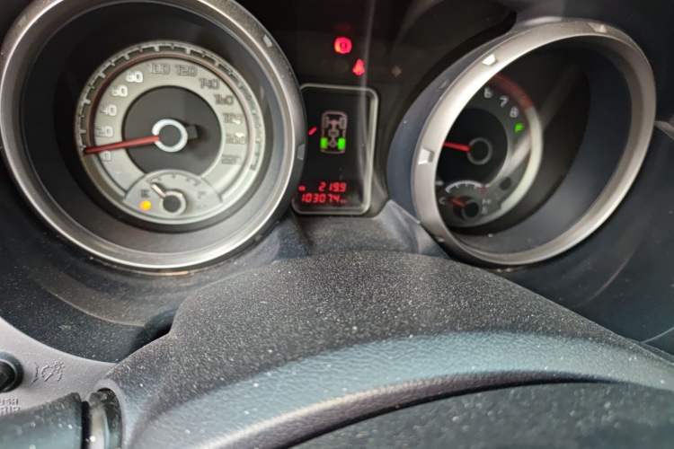 Used Mitsubishi Pajero 2014 3.0L Luxury Edition Odometer Close Up