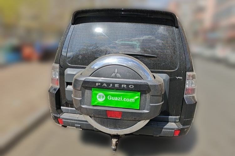 Used Mitsubishi Pajero 2014 3.0L Luxury Edition Rear