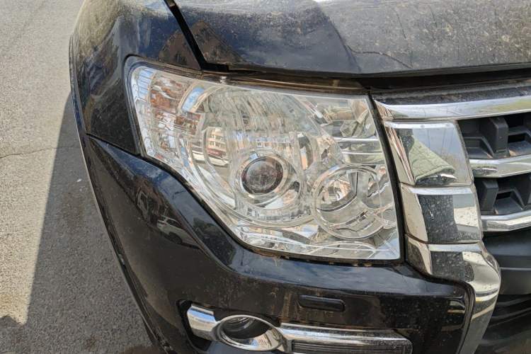 Used Mitsubishi Pajero 2014 3.0L Luxury Edition Right Front Headlight