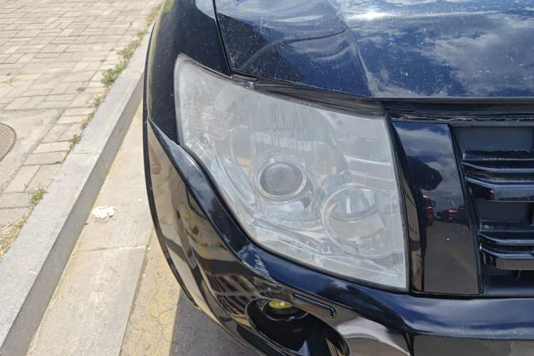Used Mitsubishi Pajero 2014 3.0L Elite Upgrade Edition Right Front Headlight