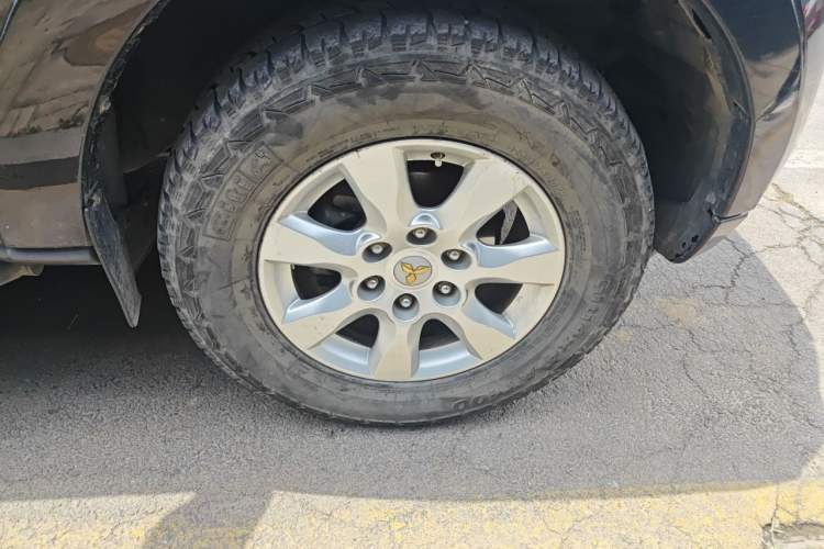 Used Mitsubishi Pajero 2014 3.0L Elite Upgrade Edition Right Front Wheel Hub