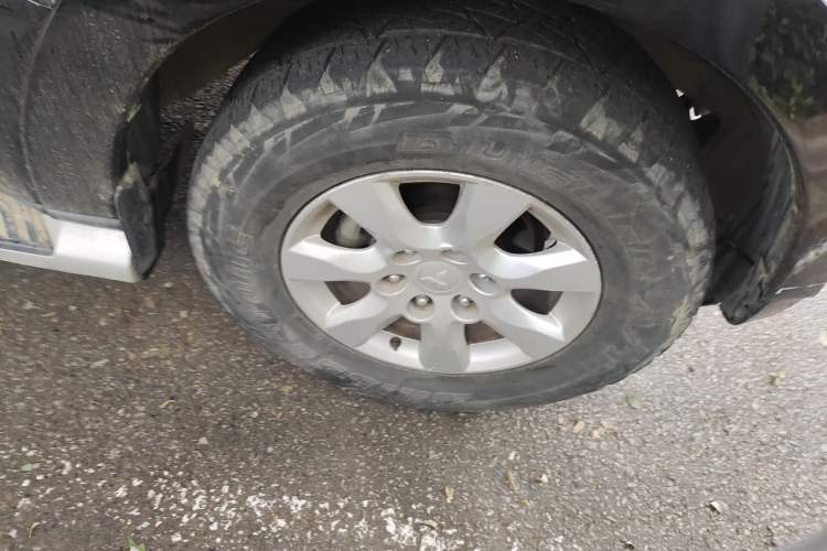 Used Mitsubishi Pajero 2014 3.0L Elite Edition Right Front Wheel Hub