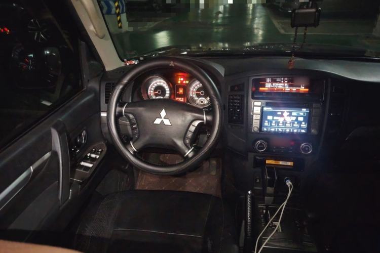 Used Mitsubishi Pajero 2014 3.0L Elite Upgrade Edition Steering Wheel