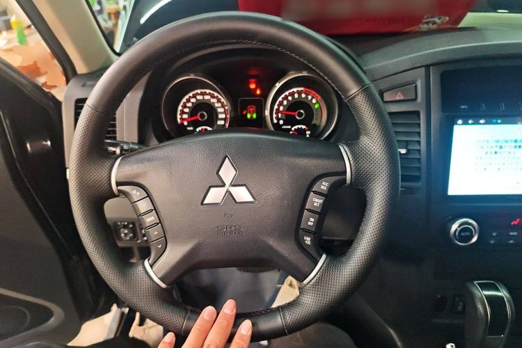Used Mitsubishi Pajero 2014 3.0L Elite Edition Steering Wheel
