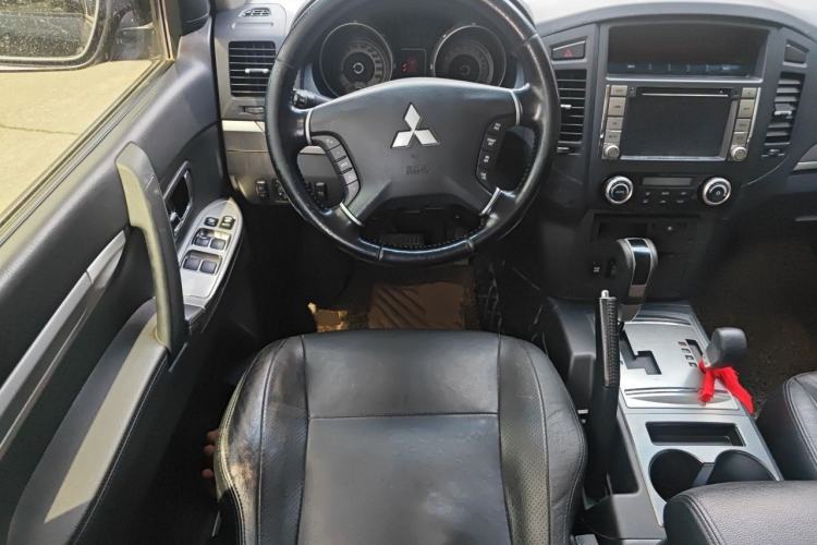 Used Mitsubishi Pajero 2014 3.0L Elite Upgrade Edition Steering Wheel