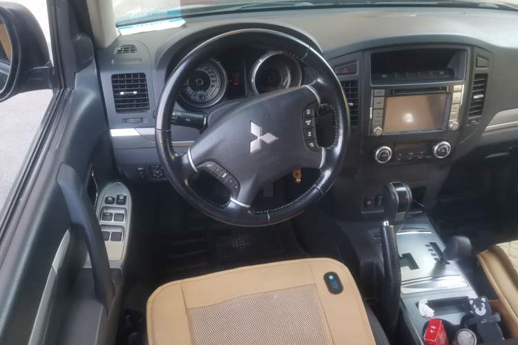 Used Mitsubishi Pajero 2014 3.0L Elite Edition Steering Wheel