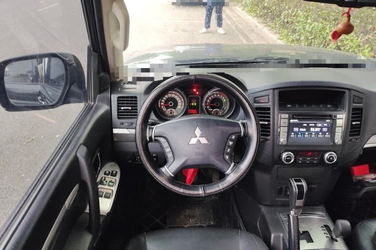 Used Mitsubishi Pajero 2014 3.0L Elite Edition Steering Wheel