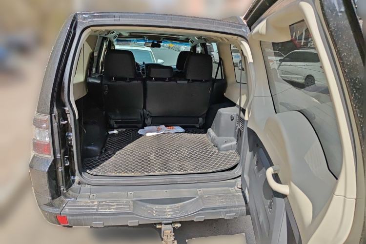 Used Mitsubishi Pajero 2014 3.0L Luxury Edition Trunk