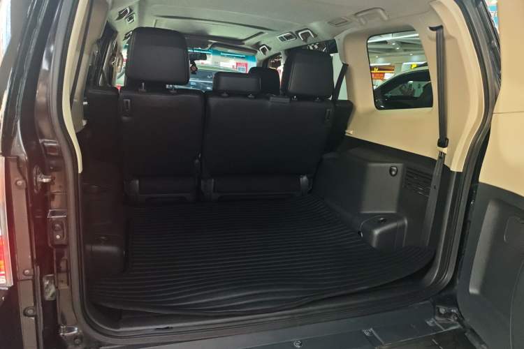 Used Mitsubishi Pajero 2014 3.0L Elite Edition Trunk
