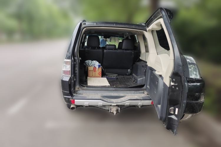 Used Mitsubishi Pajero 2014 3.0L Elite Edition Trunk