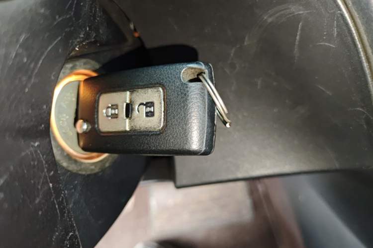 Used Mitsubishi Pajero 2014 3.0L Luxury Edition Vehicle Key