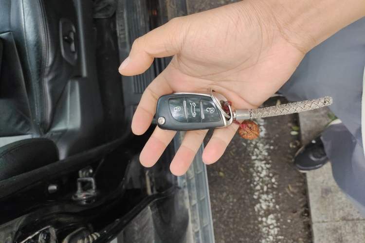 Used Mitsubishi Pajero 2014 3.0L Elite Edition Vehicle Key