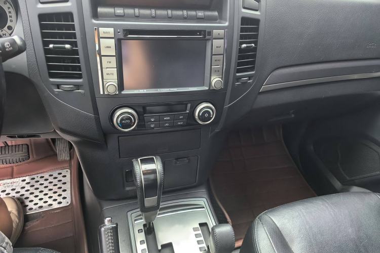 Used Mitsubishi Pajero 2014 3.0L Elite Edition Audio And AC Panel