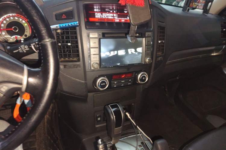 Used Mitsubishi Pajero 2014 3.0L Elite Upgrade Edition Audio And AC Panel