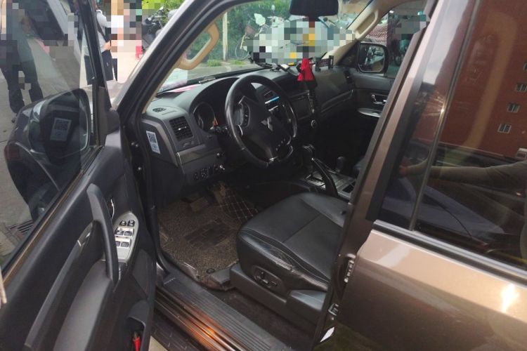Used Mitsubishi Pajero 2014 3.0L Elite Upgrade Edition Driver Seat