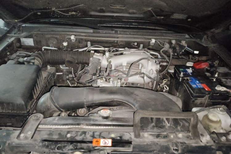 Used Mitsubishi Pajero 2014 3.0L Elite Edition Engine Bay