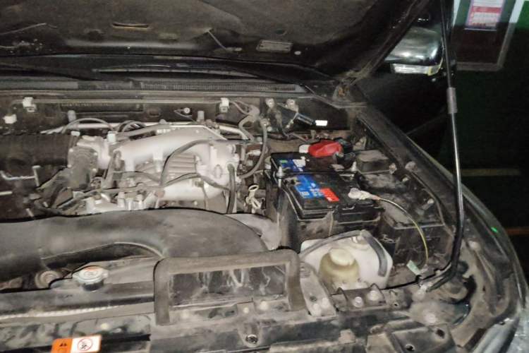 Used Mitsubishi Pajero 2014 3.0L Elite Edition Engine Bay Left