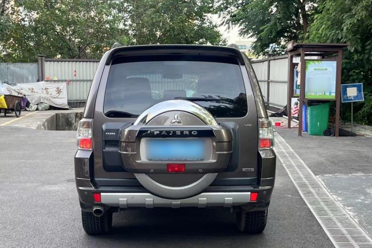 Used Mitsubishi Pajero 2014 3.0L Luxury Edition Exterior 2